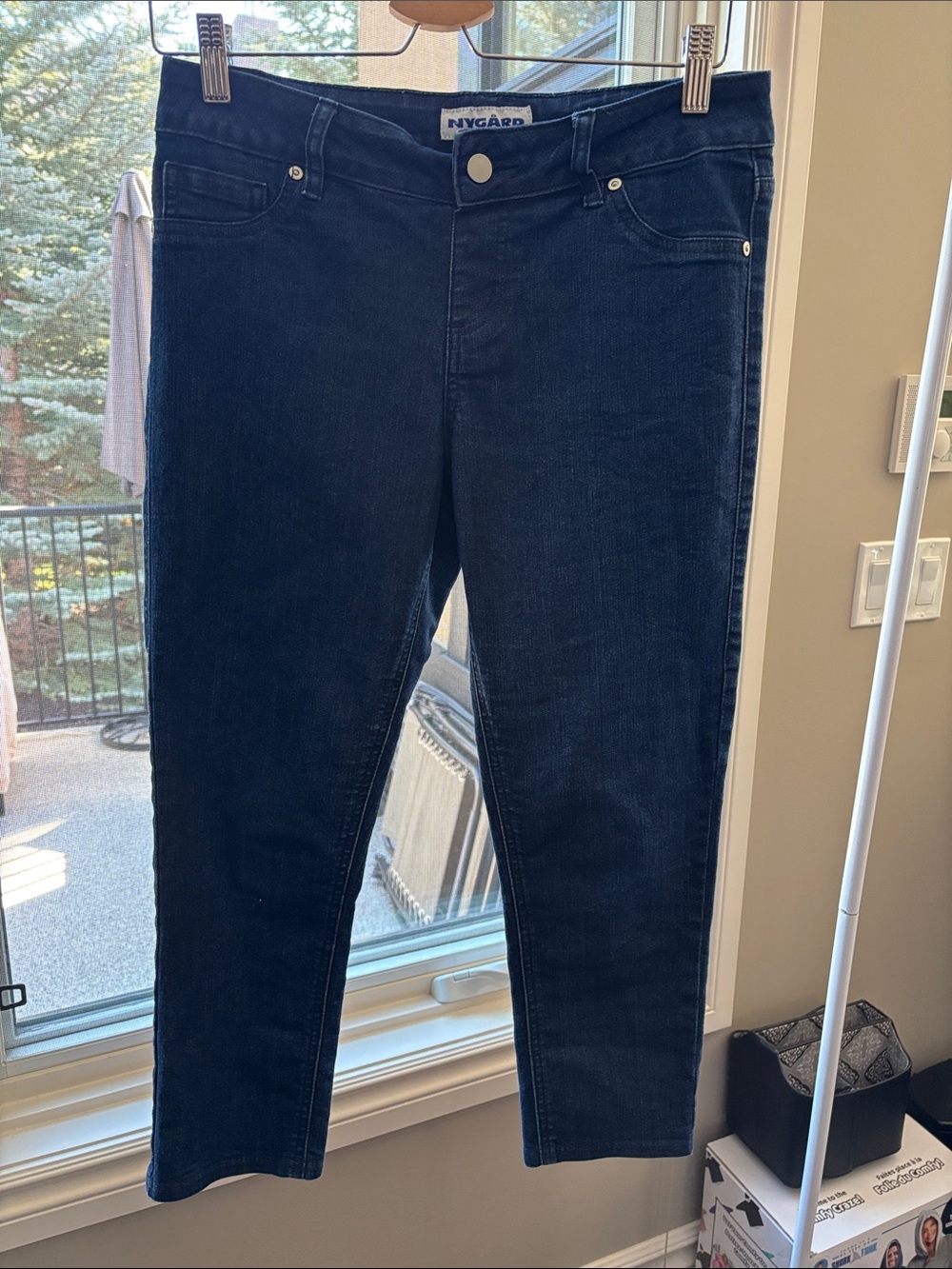 Peter Nygard Navy Blue Cropped Slim Jeans
